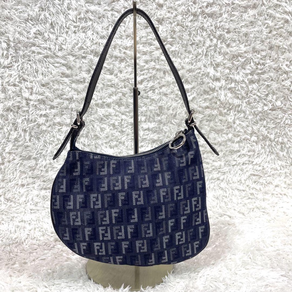 極美品・唯一無二✨FENDI レザー ハンドバッグ 持ち手数珠 フラップ