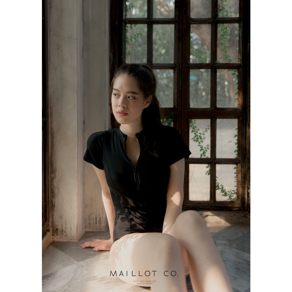 Navegar 黑色挖背短袖連身泳裝│保守女孩│美背│低衩包臀│泰國 Maillot Co. 泳衣品牌