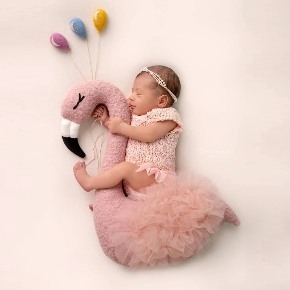 新生嬰兒攝影道具碎花背景可愛粉色火烈鳥擺姿勢娃娃裝套裝配件影樓拍攝拍照道具