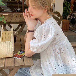 【🎀可可家】2025法式白色設計感鏤空蕾絲上衣女裝夏季百搭寬鬆短袖襯衫泡泡袖襯衣顯瘦上衣 衣服 寬鬆上衣
