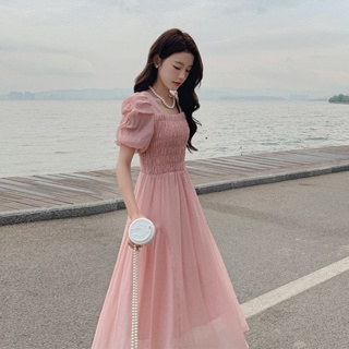 旗袍法式溫柔粉色洋裝女夏2023新款方領泡泡袖高腰氣質顯瘦純色蕾絲仙女連衣裙