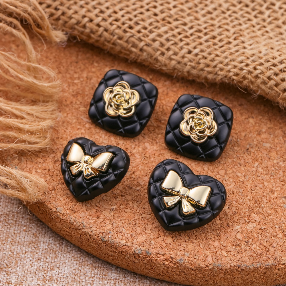 10 件黑色蝴蝶結金屬鈕扣心形鈕扣方形花朵皮革毛皮大衣針織毛衣裝飾手工縫紉鈕扣