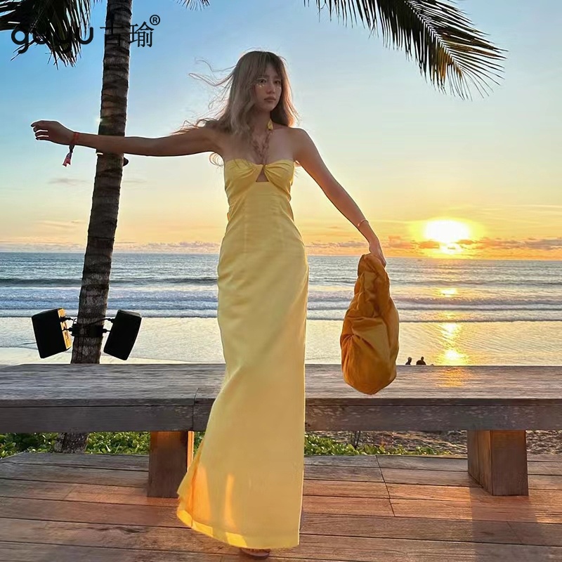 女神洋裝【快速出貨】2023新款夏季抹胸掛頸式洋裝黃色鉛筆裙馬爾地夫夏威夷海邊度假洋裝禮服