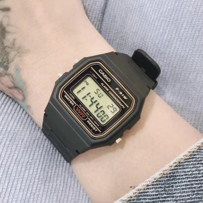 卡西歐男士方形 LED 數字手錶 F-91W 帶高品質樹脂錶帶和背光秒錶