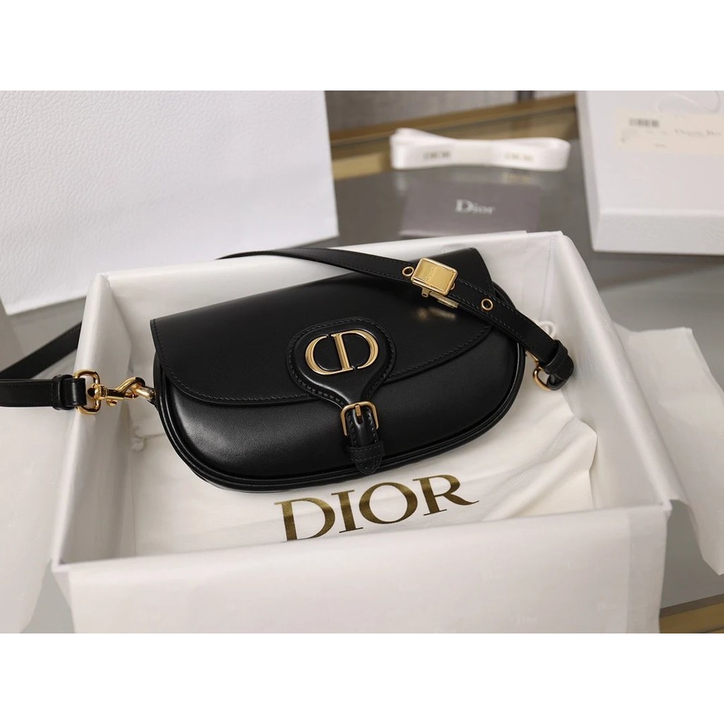 1:1DIOR Bobby 磁性釦環搭配裝飾性CD扣 光面牛皮革 新月包單肩手提斜背包 女款黑色