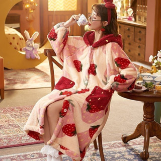 珊瑚絨睡袍可愛家居服保暖睡衣冬季加厚[D1226][趣味兜帽]珊瑚絨睡衣女秋冬加厚長款可外穿大草莓睡袍女冬天保暖睡裙家居
