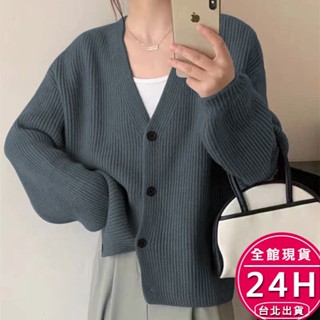 【梨卡】隔日到貨 女裝 針織上衣 排釦外套 V領針織 韓版氣質針織 中長慵懶風 秋冬外套DR497【現貨24H】