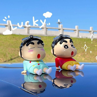 汽車用品大全 Car decorations 車尾裝飾品 擺件 蠟筆小新飾品卡通汽車車用中控臺擺件可愛車頂公仔車外裝飾用