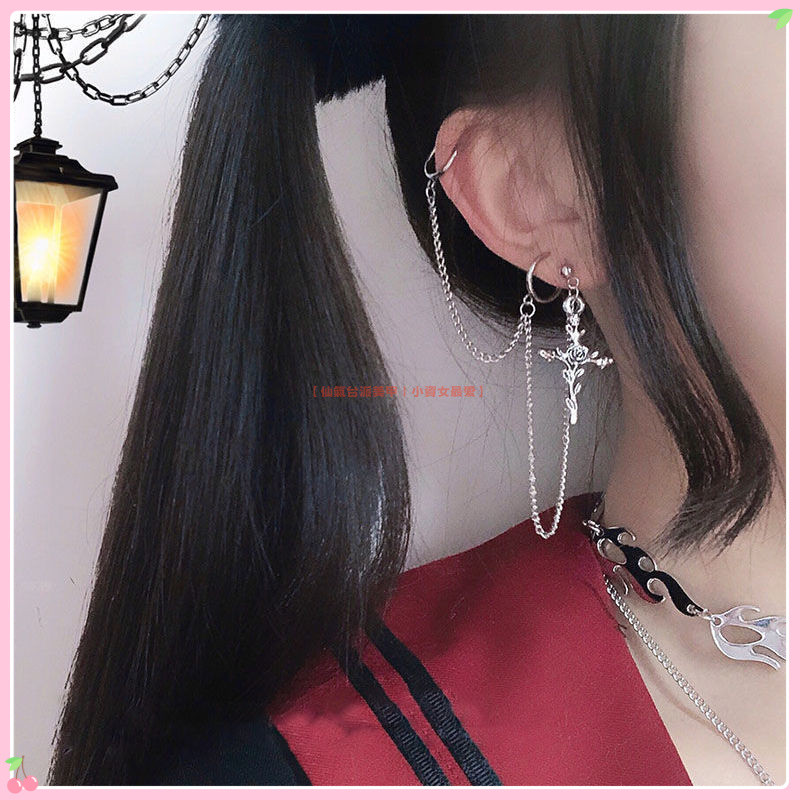 仙氣台派美甲🌸物超所值🎇 十字架與花藤玫瑰纏繞荊棘十字架三重鏈條牽引闇黑少女耳骨夾耳環