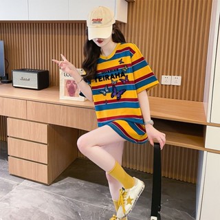 【HOT 本舖】 100%聚酯纖維條紋寬鬆T恤女chic潮流印花中長款休閒遮肉上衣