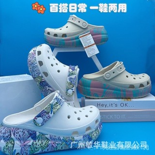 火爆熱銷Crocs卡駱馳新款印花泡芙聯名款坡跟厚底沙灘涼鞋女士增高布希鞋泡泡印花洞洞鞋女時尚百搭厚底增高沙灘鞋防滑涼 G