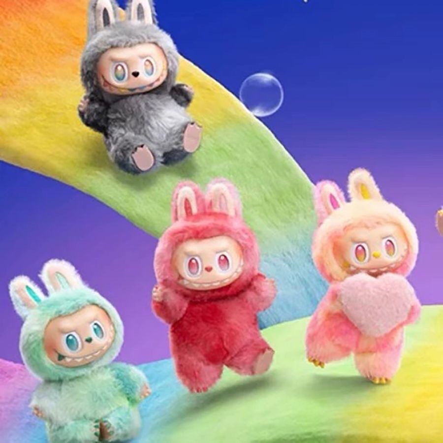 Labubu Babiva 的第三代乙烯基挂件和馬卡龍毛絨玩具