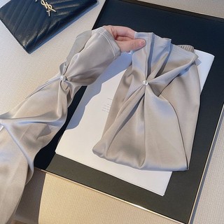 熱賣中CHUXINSTILL品牌綢緞珍珠扣防曬袖套女高級知性上班族辦公室護袖