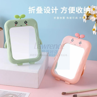 臺灣出貨客廳可愛草娃娃化妝鏡少女心學生宿捨便攜桌麵臥室公主鏡傢用鏡子 隨身鏡 折疊鏡 折疊化妝鏡 旅行外出 桌上鏡