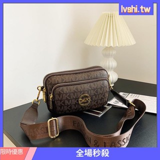 優美優品歐美時尚印花字母 相機包 氣質女神 三層大容量 胸包 洋氣質感 舒適寬肩帶 肩揹包 側揹包 斜揹包 小方包