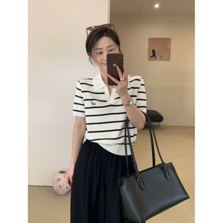 【HOT 本舖】 條紋刺繡polo領短袖冰絲針織衫女夏季設計感小眾減齡正肩T恤上衣
