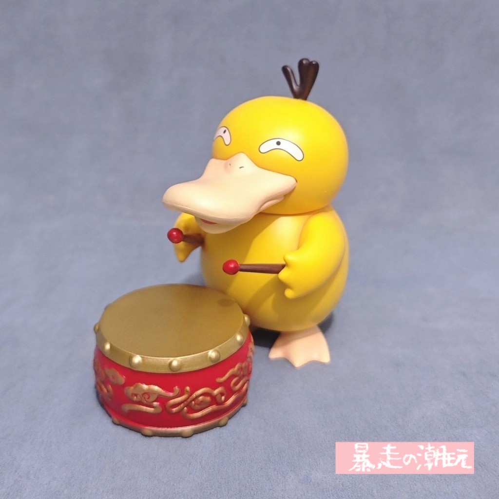 【敲鼓可達鴨】新品🔥 超可愛 可達鴨公仔 猥琐打鼓可達鴨 潮玩GK Q版手辦 汽車桌面擺件 送男女朋友 畢業/生日禮物