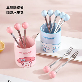 三麗鷗 HELLO KITTY 美樂蒂 304不鏽鋼水果叉/點心叉 附陶瓷收納罐 密封防潮 高質感餐具組 臺灣發貨