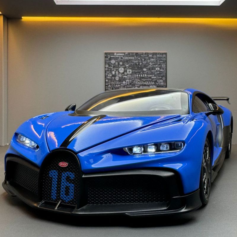【店長推薦】布加迪模型車 1：18 Bugatti chiron 凱龍 汽車戰鬥機 跑車模型 聲光玩具車 合金車 擺件