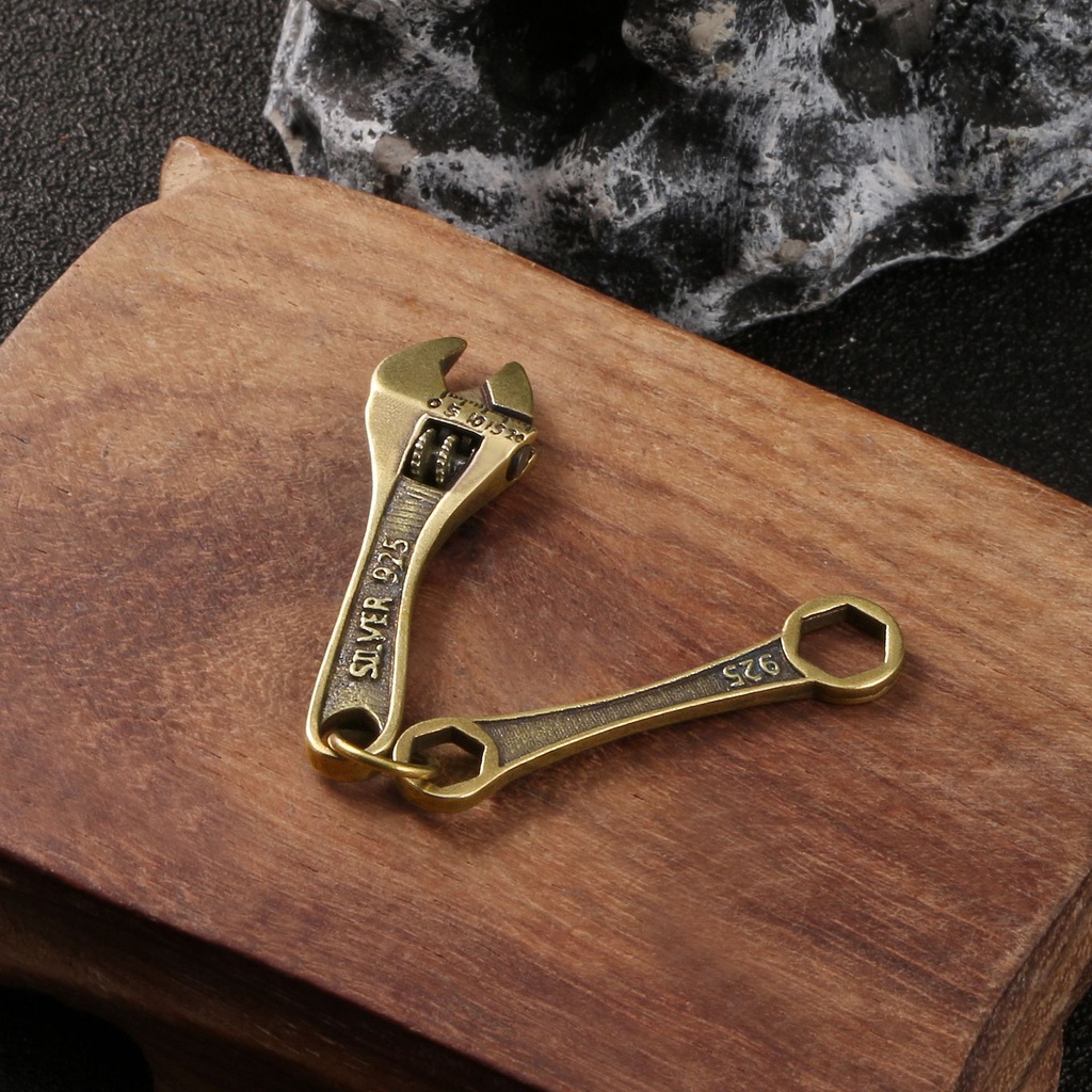 黃銅手工吊飾復古精緻小扳手汽車鑰匙配飾流行黃銅螺絲鑰匙扣批發