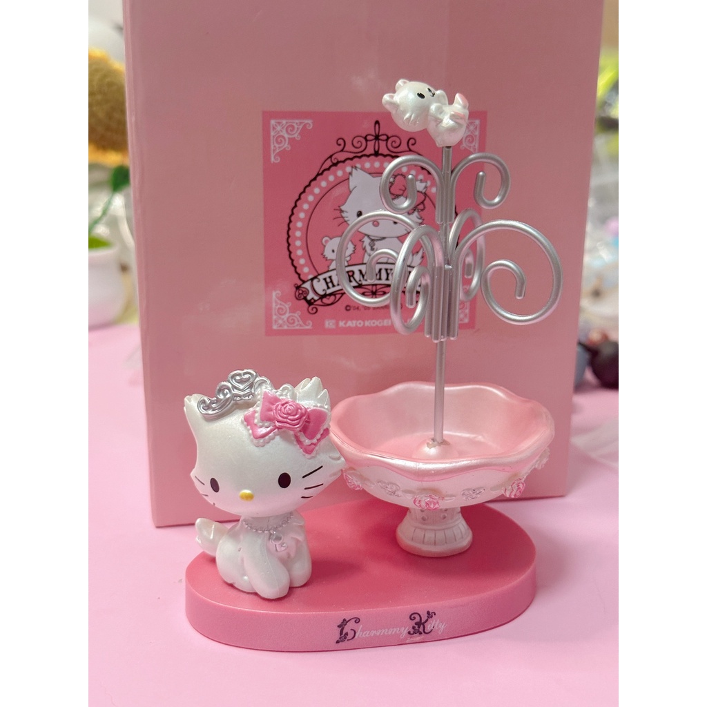 可愛的hellokitty三麗歐Charmmy kitty俏咪公主粉紅無嘴貓首飾收納盒KT貓收納盒手辦擺件桌面裝飾