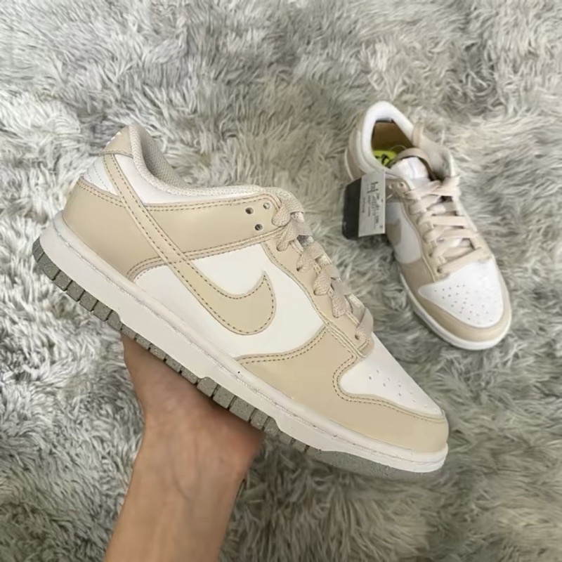 [Leein ��  W Dunk Low Next 自然白霜 DN1431-100