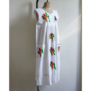 El Salvadorian Embroidered Dress / 薩爾瓦多鳥兒刺繡洋裝
