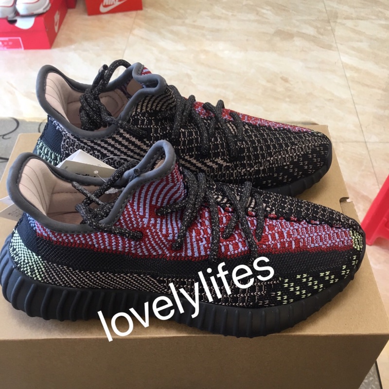 實拍 Adidas Yeezy Boost 350 V2 Yecheil 黑 拼接 彩虹 鞋帶反光 FW5190