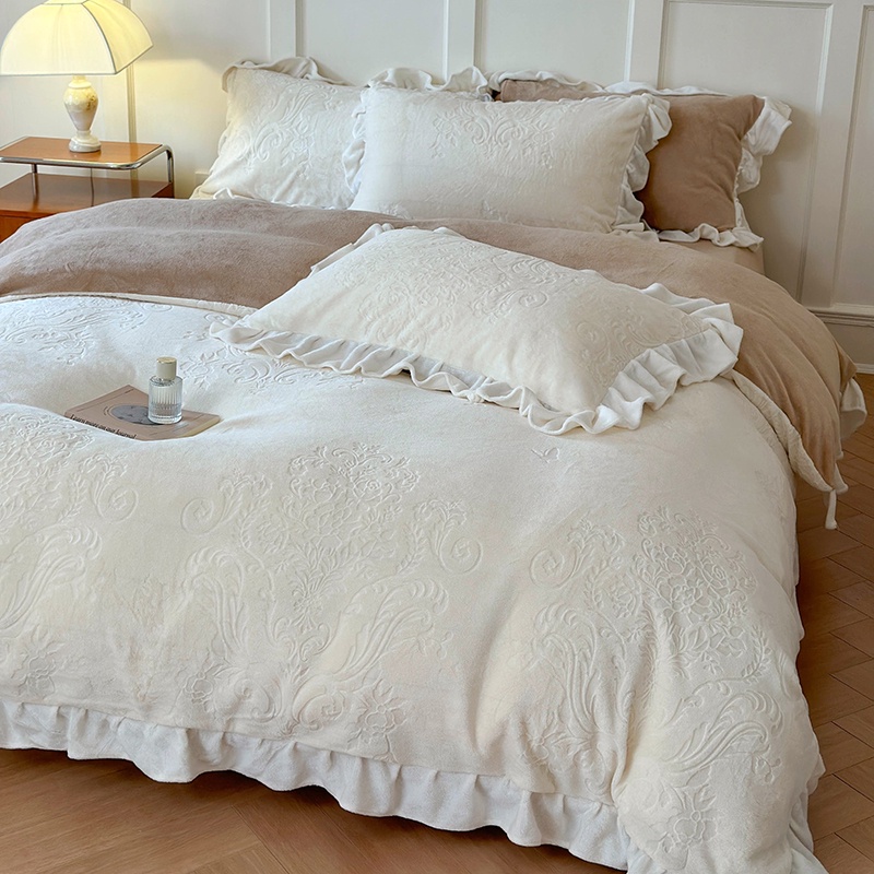 北歐風 法蘭絨床包四件組 牛奶絨床包組 雙人 加大雙人床包 荷葉邊雕花牛奶絨被套 法蘭絨被套 床單 床罩 床包 枕套