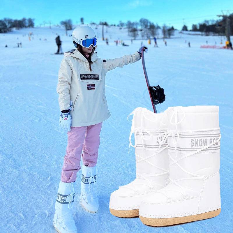 日本代購防水雪靴東北哈爾濱旅遊長白山穿搭雪地靴女防寒滑雪太空靴月球鞋防水防滑
