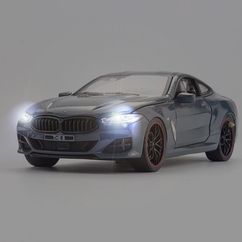 BMW 1:24 寶馬 M8 合金汽車模型燈光和音效壓鑄汽車玩具男孩生日禮物兒童玩具汽車系列