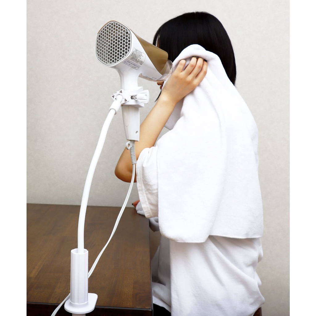 ✔現貨🍯 日本正品3COINS 吹風機支架 固定夾 桌上型吹風機架 吹風機架 懶人 寵物【J-3C029】