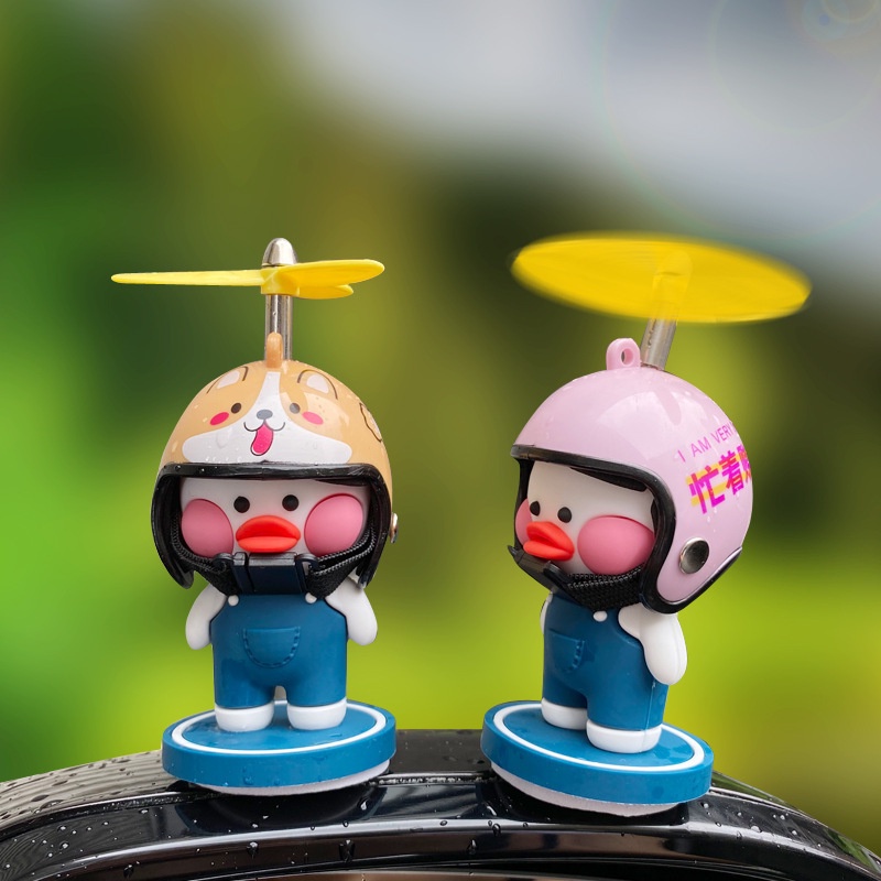 小黃鴨車用擺件 娃娃機禮品可愛鴨子戴頭盔汽車內飾 電動車裝飾品