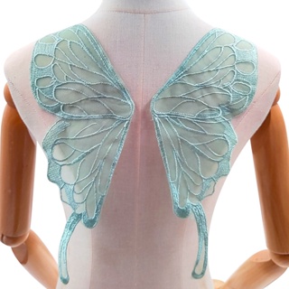 1 對蝴蝶圖案後領,胸前有蕾絲網眼刺繡,內衣蕾絲配件