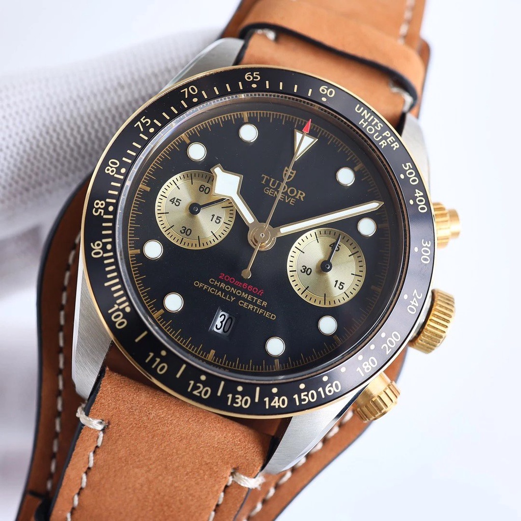 AAA+ 帝舵—TUDOR 碧灣計時型（Black Bay Chrono）精鋼款腕錶！ 細緻刻畫表盤完美對稱，紋路清晰、