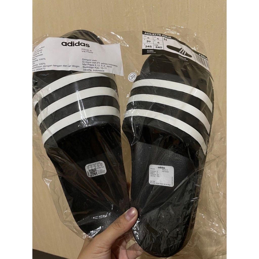 愛迪達 Adidas Adilette 越南製造的涼鞋