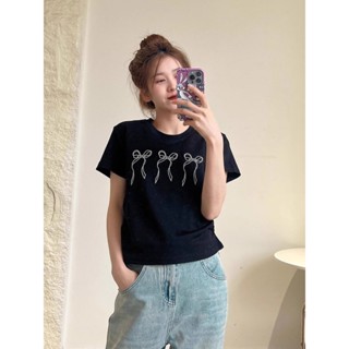 【 𝑭𝒍𝒐𝒘𝒆𝒓𝒔𝒆𝒂】美式復古 刺繡蝴蝶結 短版上衣 上衣女 純棉 短袖T恤 短款上衣 修身