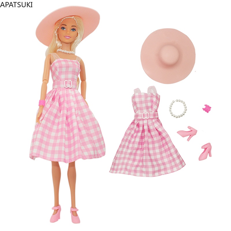 電影淺粉色衣服套裝適用於芭比娃娃無袖格子連衣裙帽子項鍊手鐲鞋適用於 1/6 娃娃配件兒童玩具
