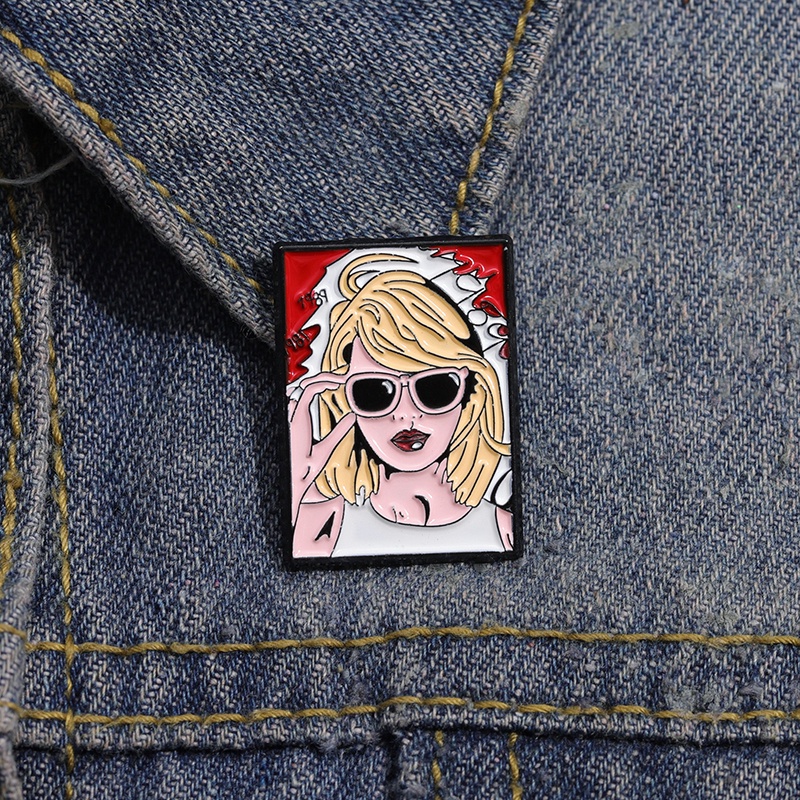 Taylor Swift 1989 琺瑯胸針時尚女歌手海報背包徽章服裝配飾送給朋友的禮物首飾