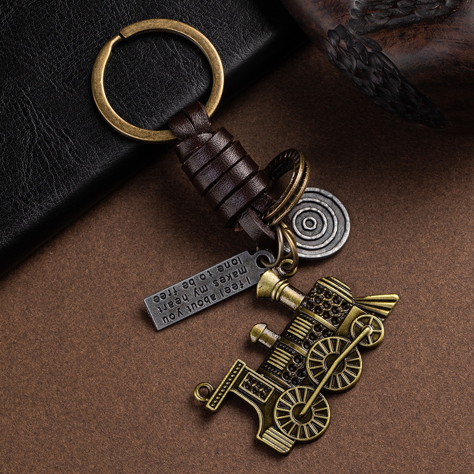 MIKA STORE | 真皮鑰匙扣創意小火車復古真皮編織牛皮鑰匙扣背包吊飾