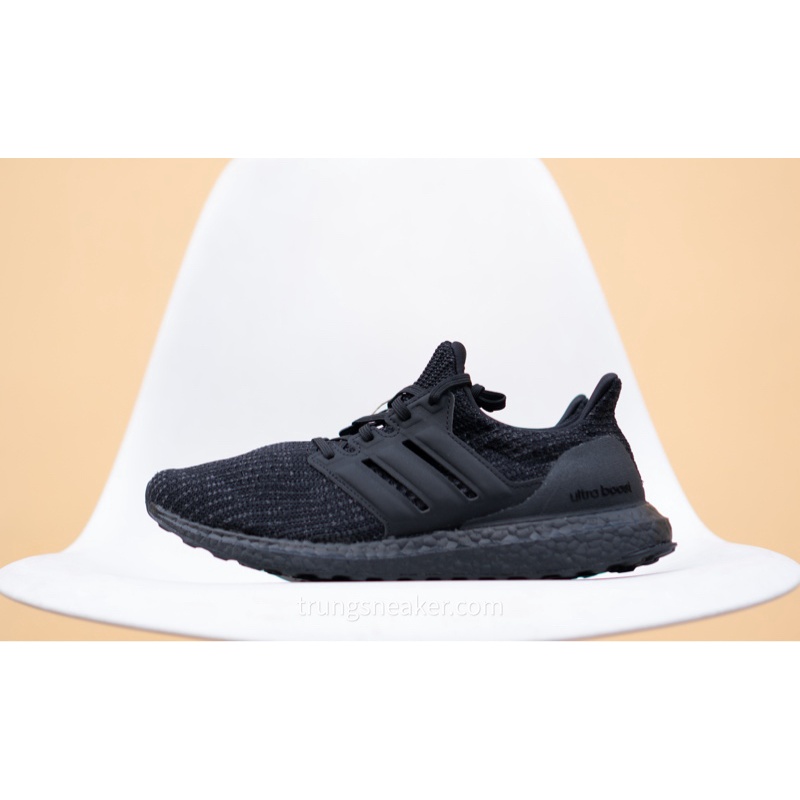 Ultra Boost 4.0 DNA 三重黑色運動鞋 H02590