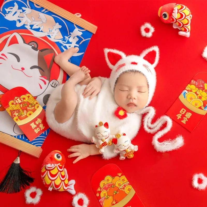 🎀CYMMHCM新生兒攝影新年服裝 嬰兒拍照招財貓帽子連體衣兩件套 寶寶月子滿月照寫真衣服 影樓道具 寶貝成長紀念禮物