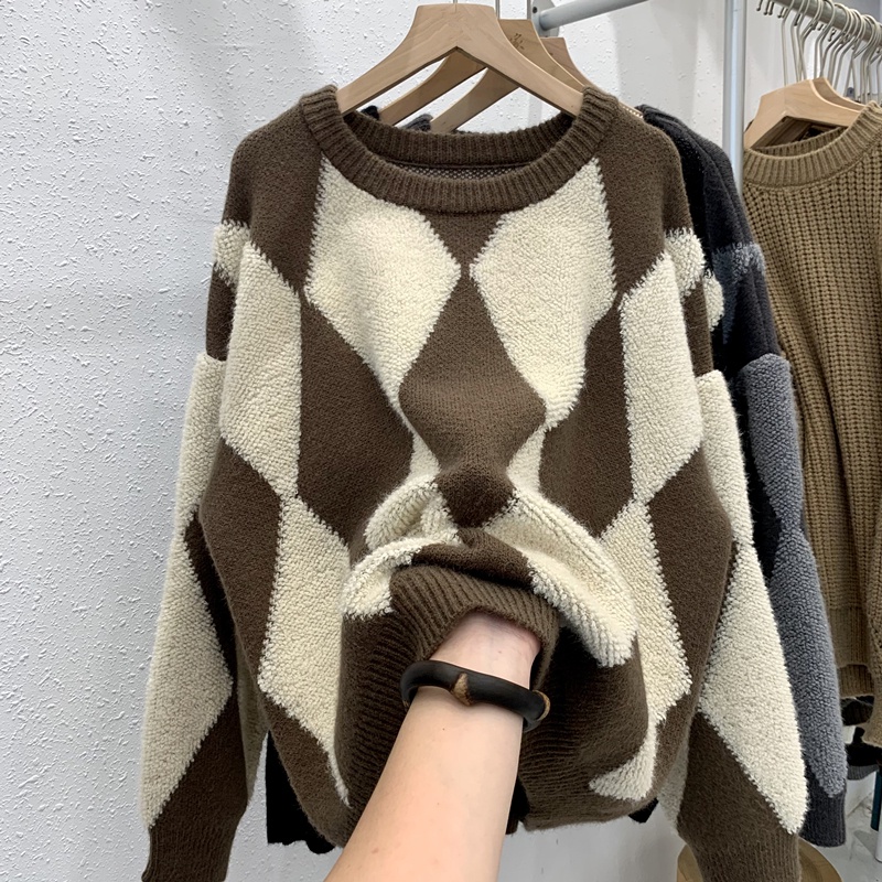 【🍒櫻桃大尺碼】M-4XL大尺碼新款慵懶風圓領菱形格毛衣女秋季寬松針織衫套頭打底上衣