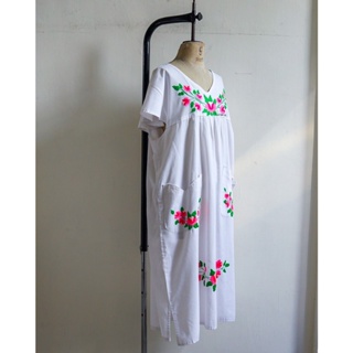 El Salvadorian Embroidered Dress / 薩爾瓦多刺繡洋裝