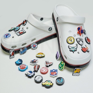 CROCS 籃球圖案孔鞋 Bcukle NBA 球隊 LOGO 鞋飾吊飾鱷魚禮物 Jibbitz