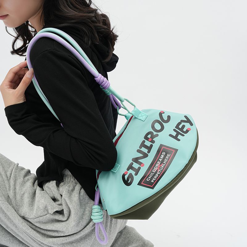 【銀河夜市】Y2K INS新款原創設計飛盤包斜背包包女手提包休閒時尚印花水桶包
