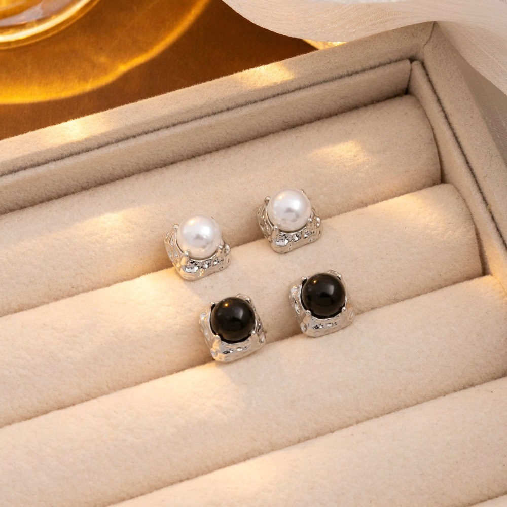 幾何方形耳環耳釘,簡約金屬風格和黑珍珠,靈感來自奧黛麗赫本