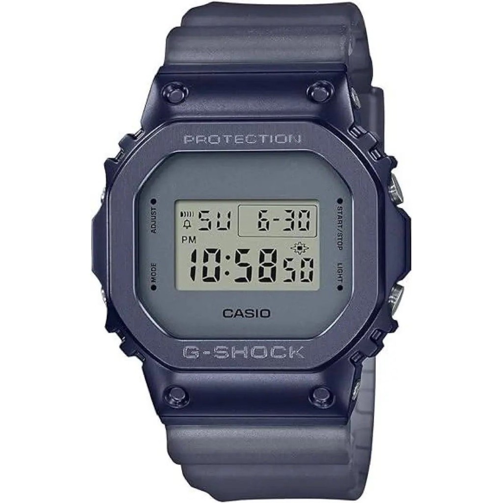 近全新 CASIO 手錶 GM-5600 G-SHOCK mercari 日本直送 二手