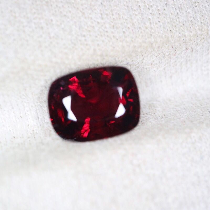 【艾爾莎寶石+】【附證】2.18ct 紅寶尖晶石 有夠紅！天然無燒緬甸 Spinel 濃郁艷紅色 火光超強