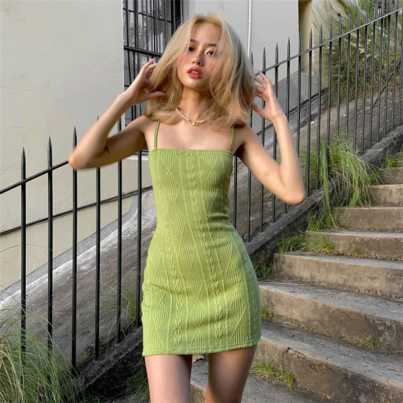 Darling 法式酪梨綠暗紋收腰吊帶裙女百搭氣質個性時尚素色洋裝
